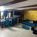 Golden House Dom wakacyjny *