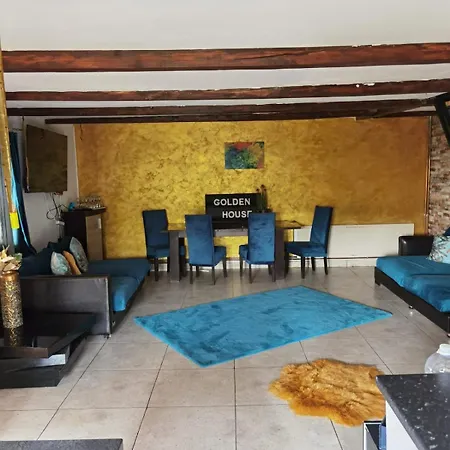 Holiday home Golden House